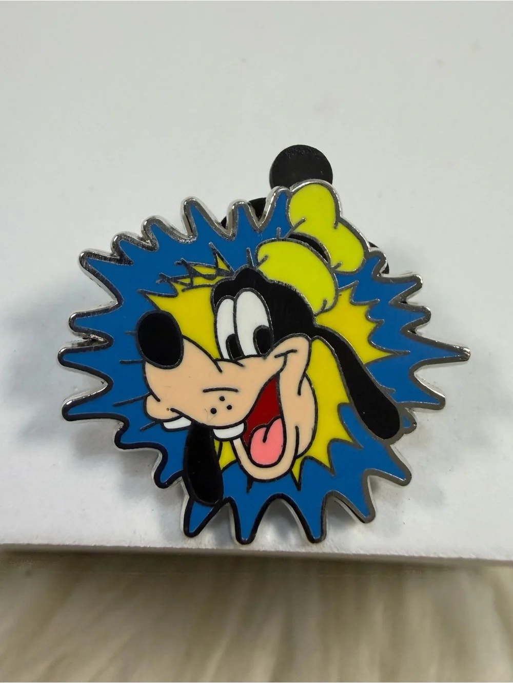 💙3/$20💙 DISNEY Goofy Character Burst Enamel Pin - Yellow & Blue